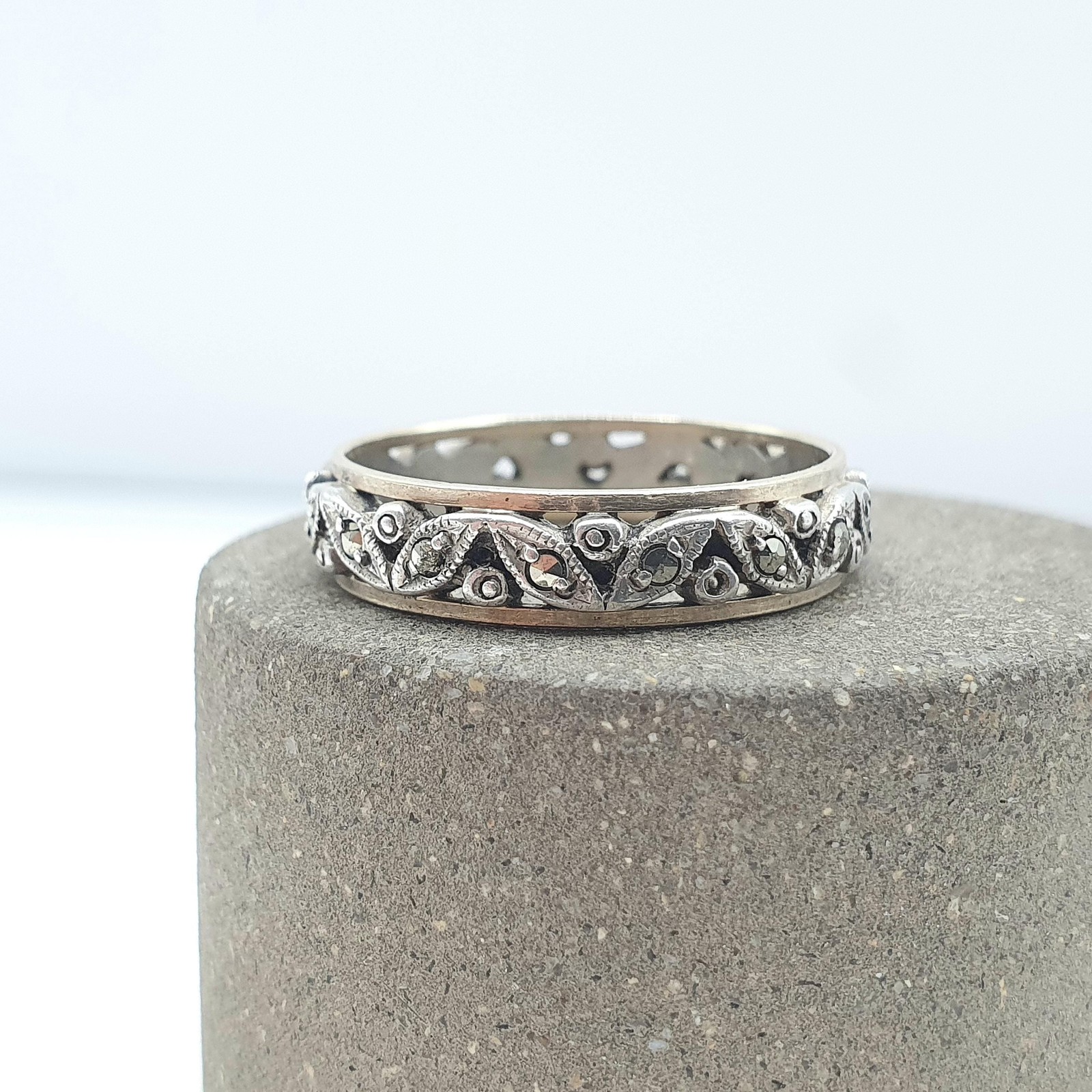 Antique 9ct Gold & Solid Silver Marcasite Eternity Ring Art Deco Leaf Style