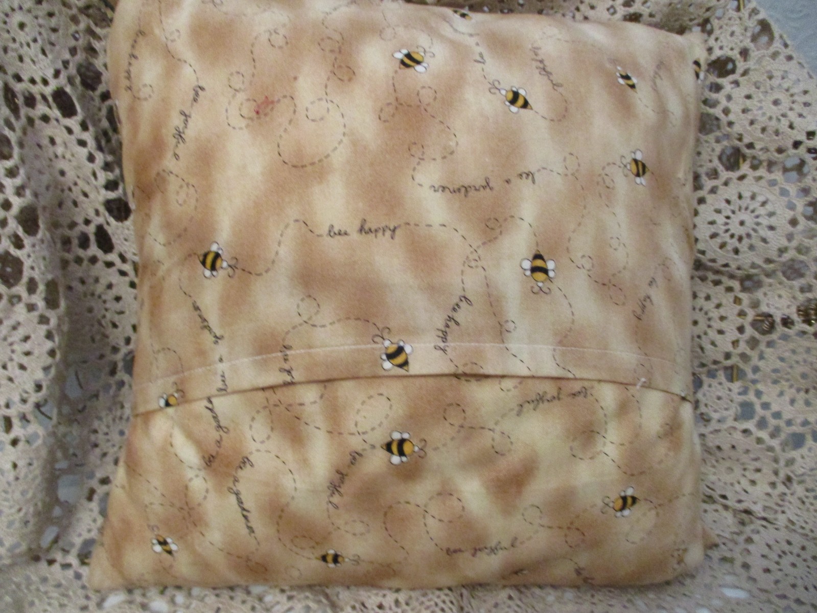 COUNTRY GARDEN PILLOW