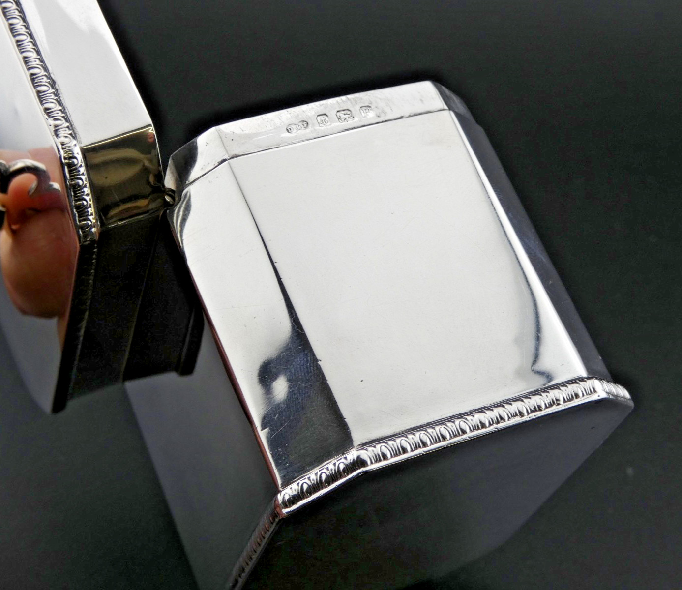 SUPERB ART DECO SOLID STERLING SILVER TEA CADDY Deakin & francis C.1930 170grams