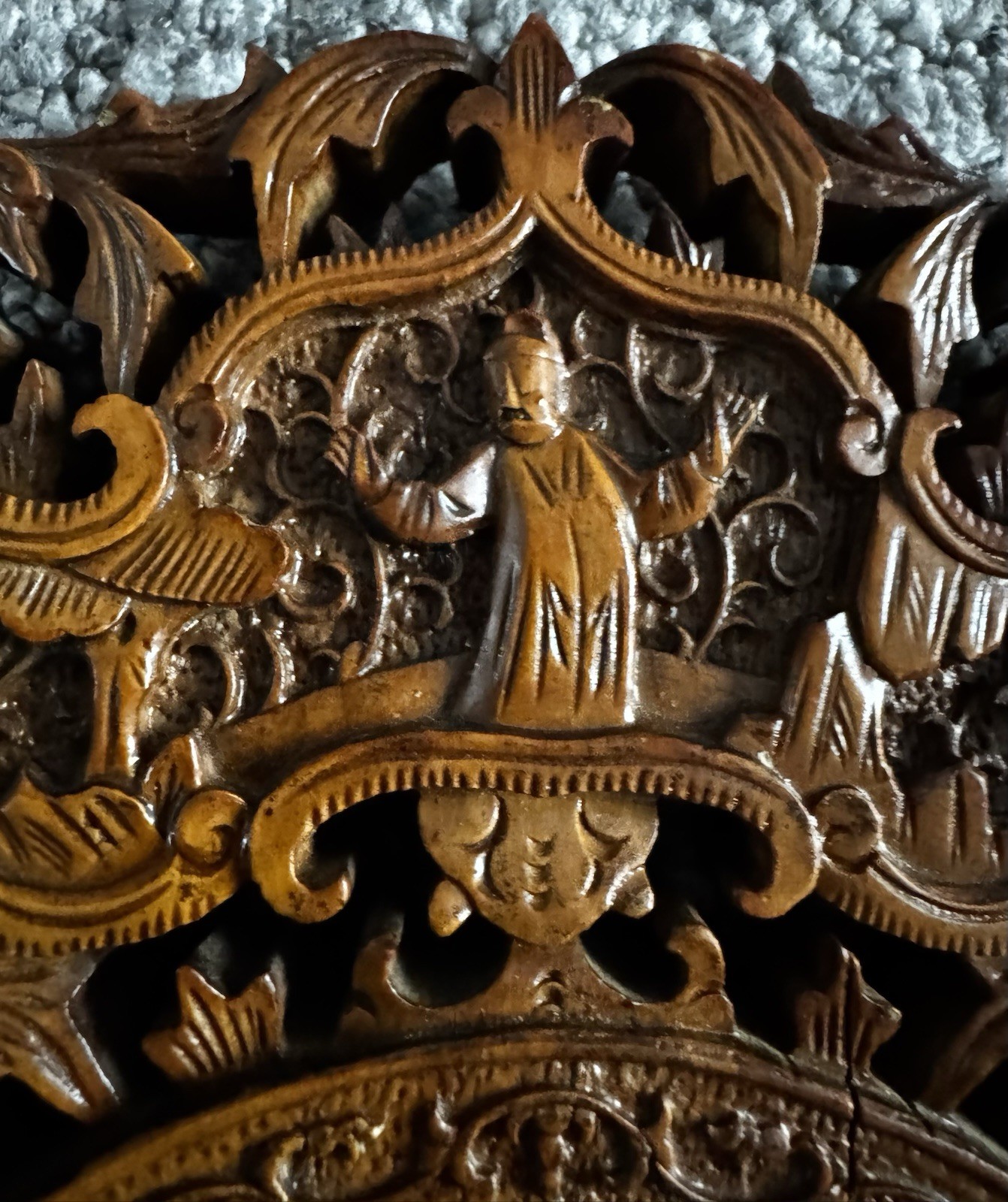 Antique Chinese Hardwood carved Frame Early 20thC (31 x 24cm) with embroidery