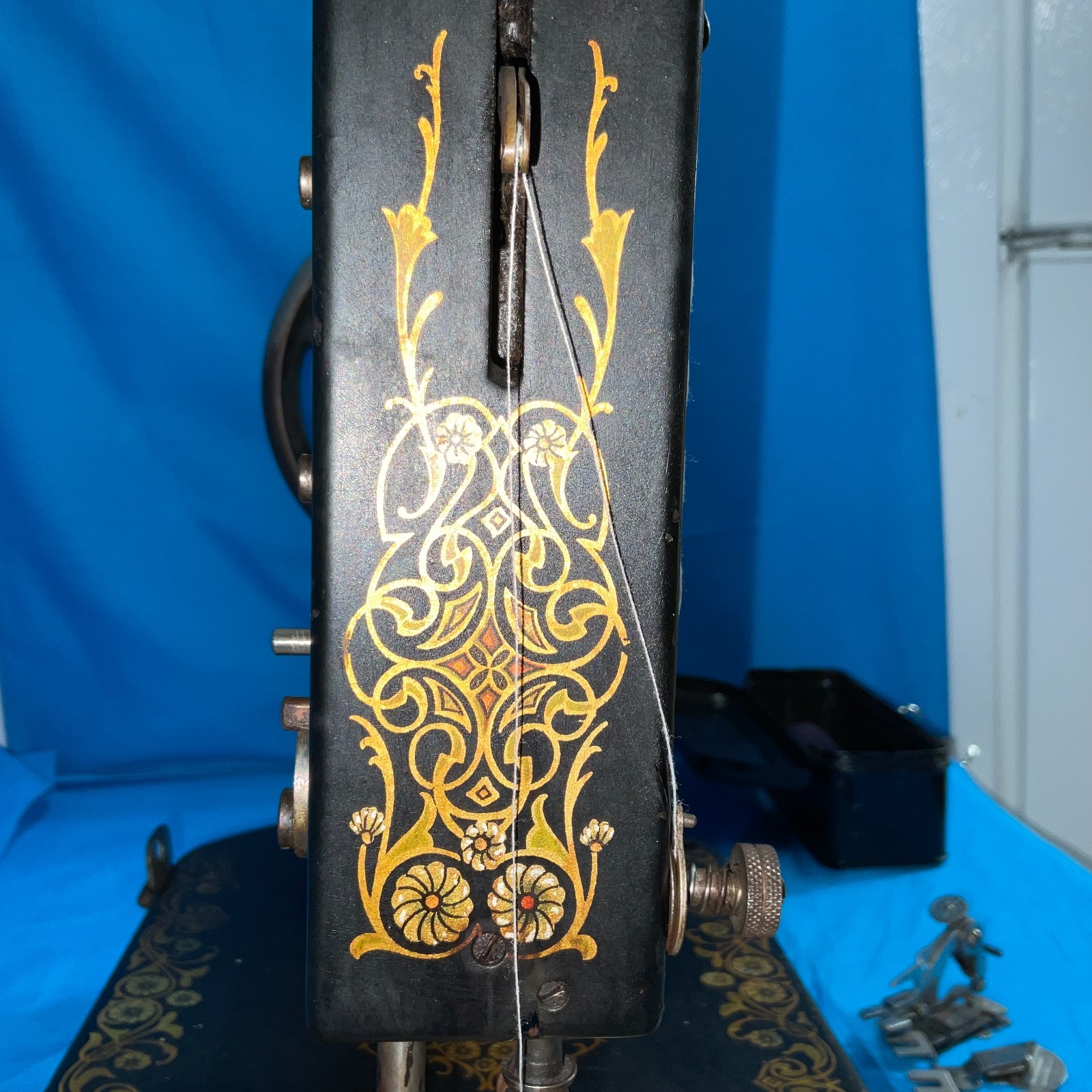 Corona Vibrating Shuttle Sewing Machine – AG Mason – Antique – Tested & Sewing