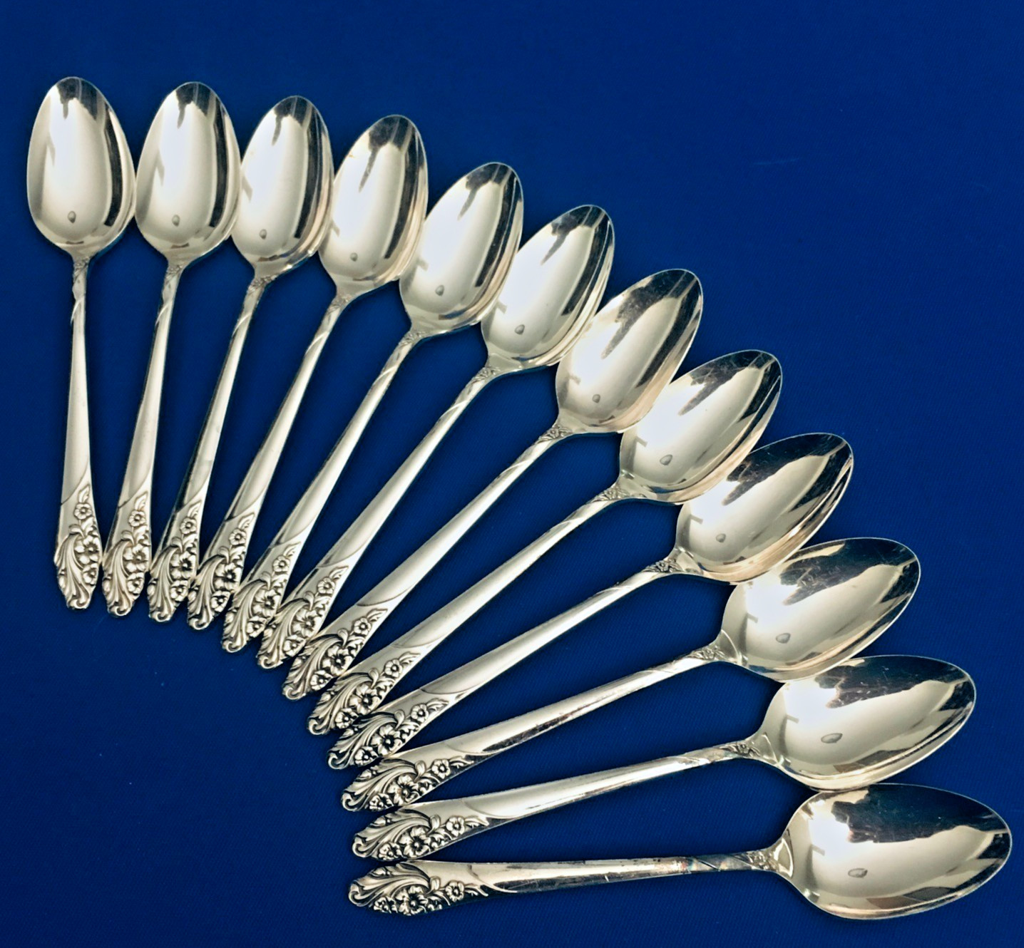 Oneida Community Evening Star 1950 Silverplate 12- Teaspoons 6 1/8″ Very Nice