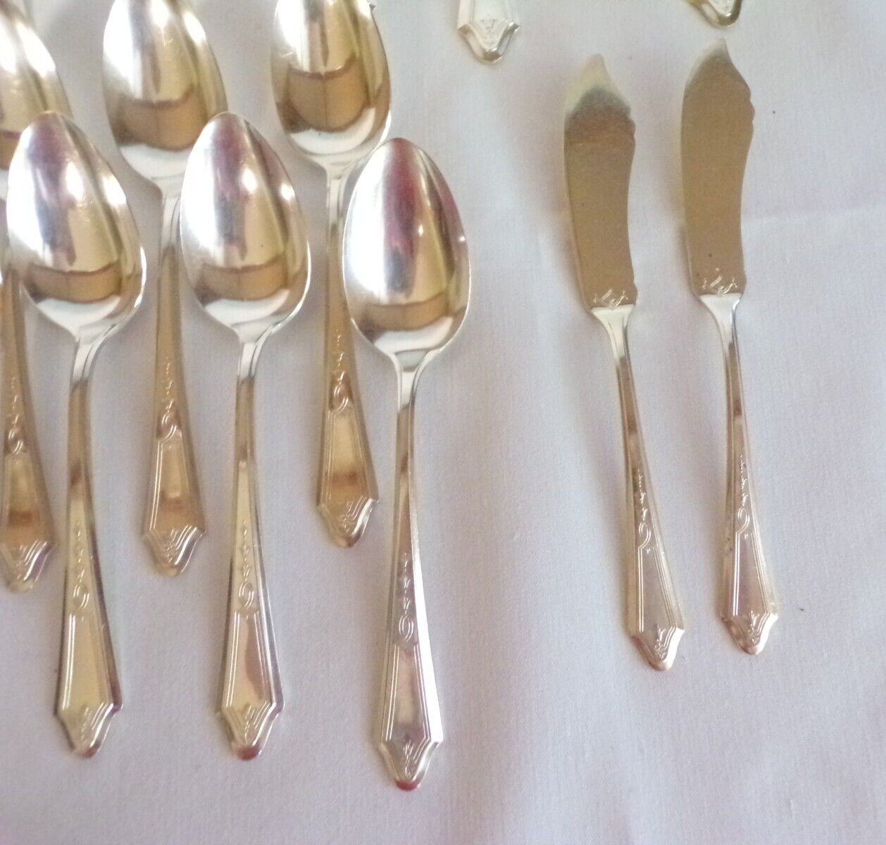 Oneida Community DUCHESS Pattern Tudor Plate Flatware Set – Service for 12