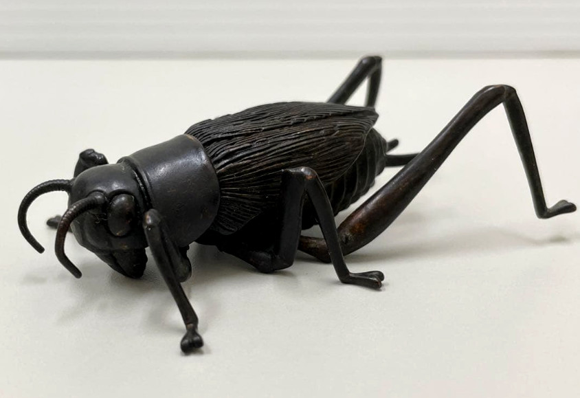 Japanese Antiques Copper cricket figurine Yasunosuke’s name is engraved on it