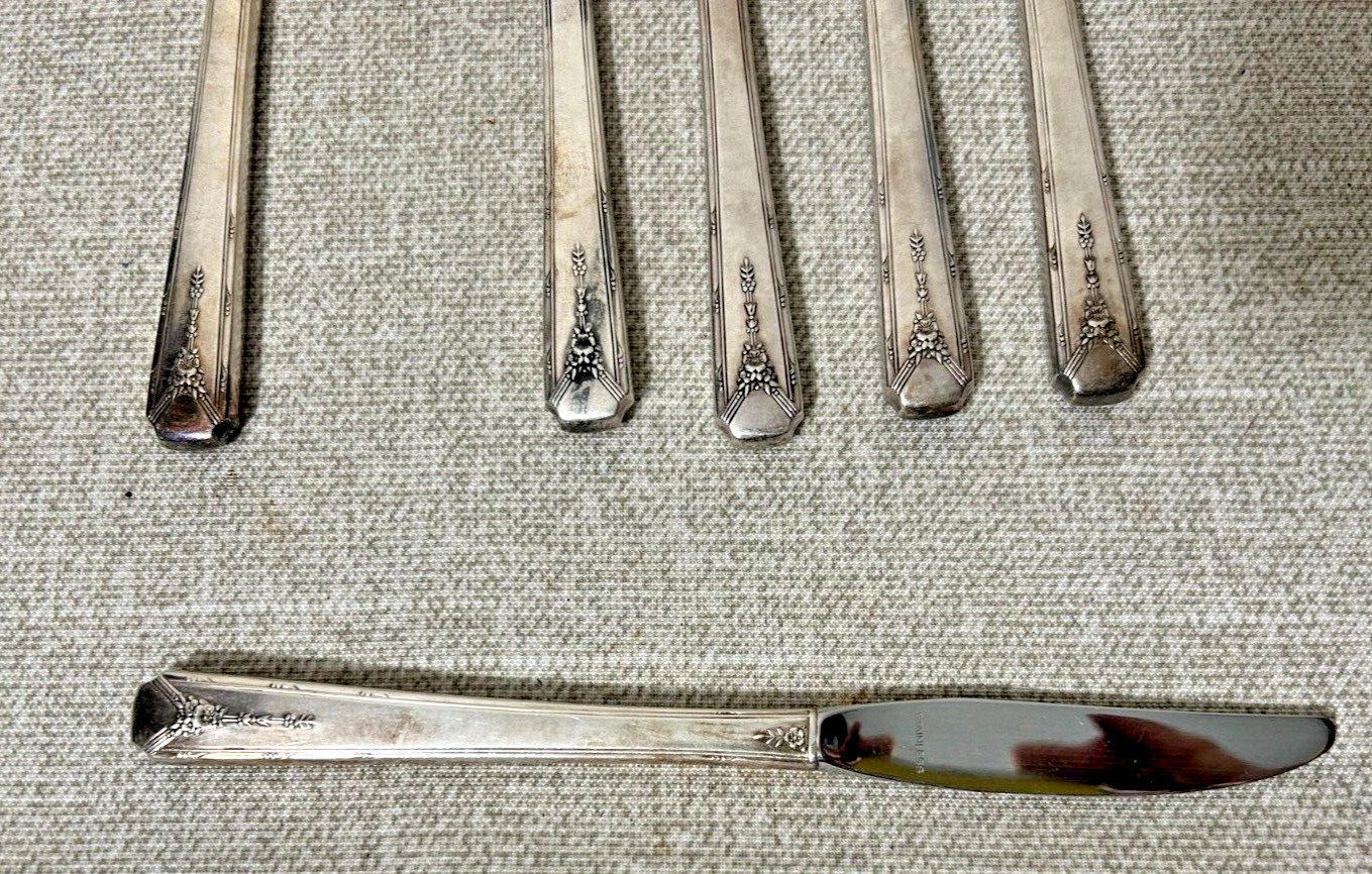 Milady Pattern by Oneida Community Silverplated Flatware 1940 Knives Set of 6