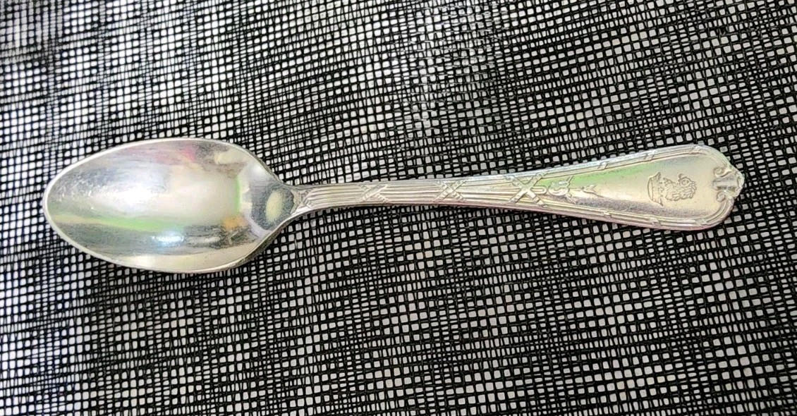 ANTIQUE R WALLACE SILVERPLATED EMPIRE STYLE DEMITASSE COFFEE SPOON w/LION LOGO☕