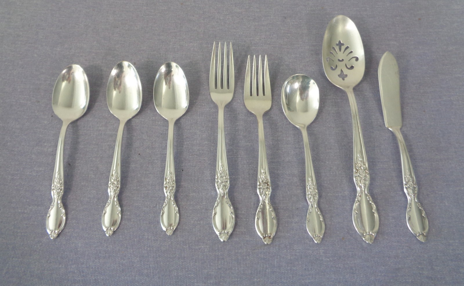 WM ROGERS & SONS VICTORIAN ROSE SET OF 8 ASSORTED FLATWARE
