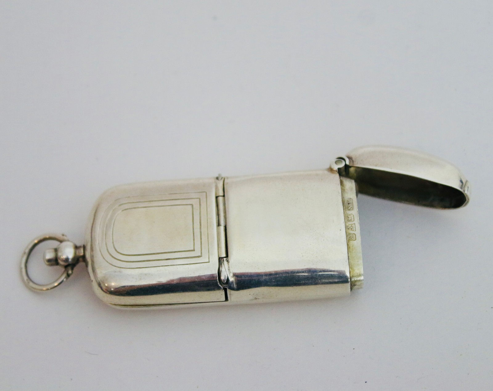 Antique Sterling solid silver vesta sovereign case match safe CHESTER 1900