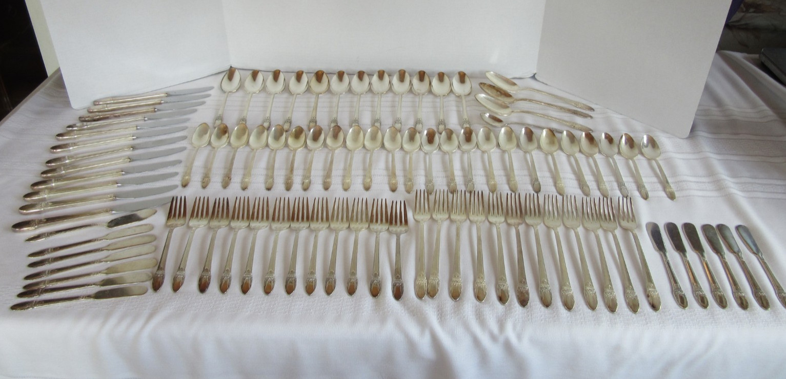 1847 Rogers Bros FIRST LOVE Silverplate Set of 89 pieces 12 Place Settings Plus
