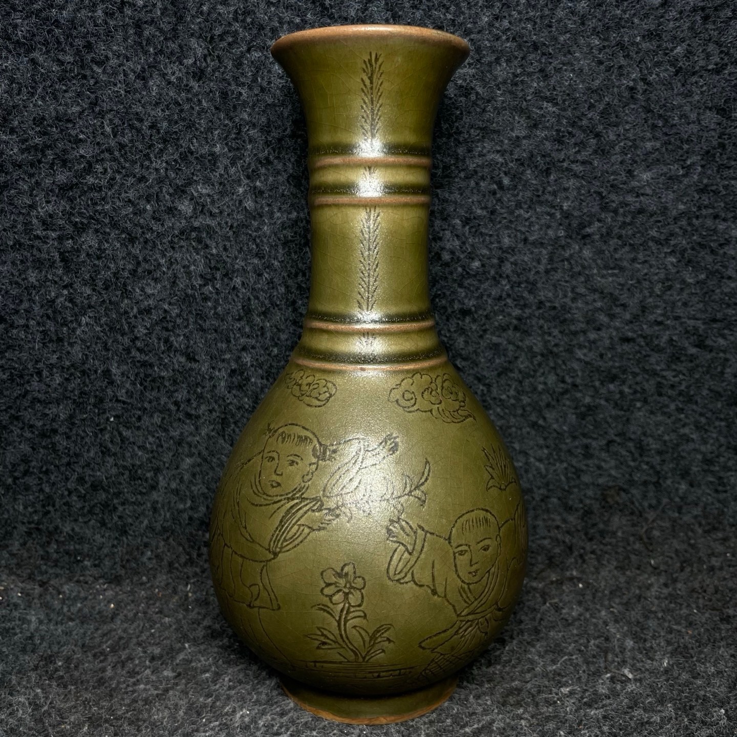 Yaozhou kiln porcelain vase of the Northern Song Dynasty