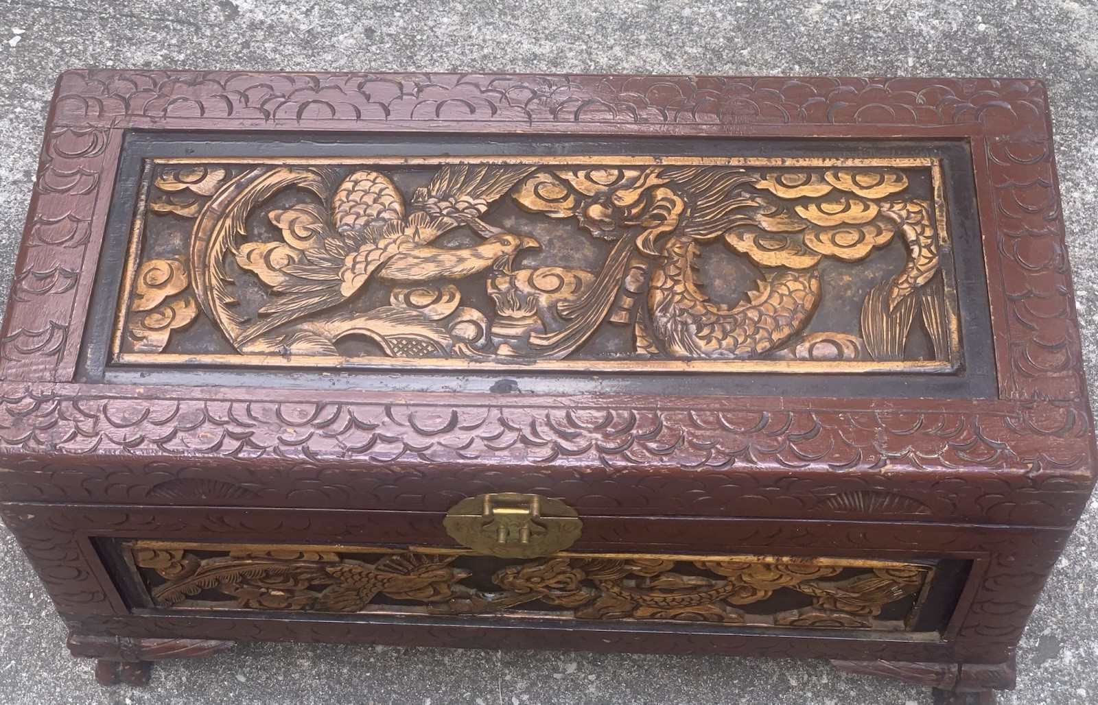 Vtg Large Chinese Carved Dragon & Phoenix Design Camphor Wood Chest Trunk 27.5”