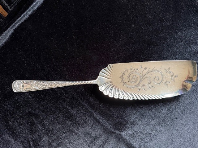 Rogers 1847 Silverplate Siren Crumber