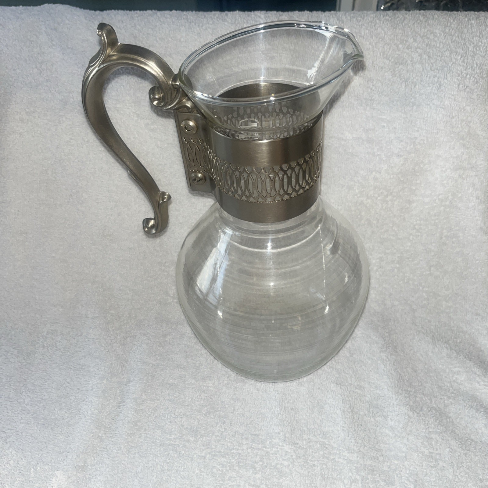 2 Vintage Corning Brand Glass Coffee/Tea Heat Proof Carafes EUC 9” tall w1