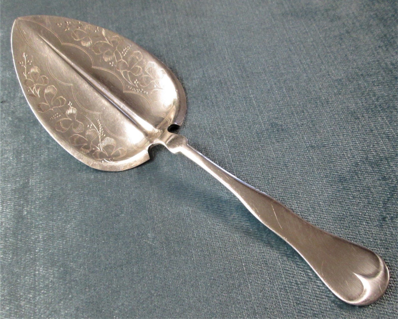 FIDDLE Cake Server Engraved Clover Leaves Rogers Silverplate 1900 No Monogram