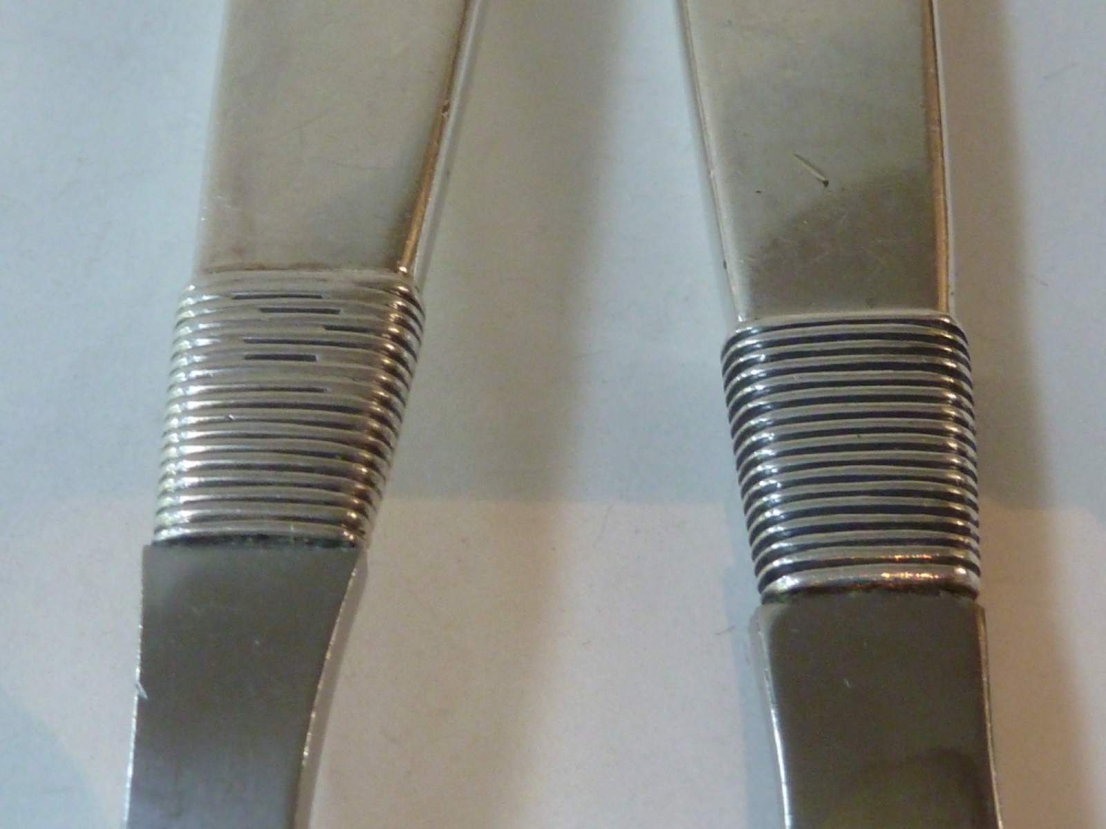 F. HINGELBERG SILVER THREAD SERVING SPOON AND SPADE, STERLING HANDLES, STAINLESS