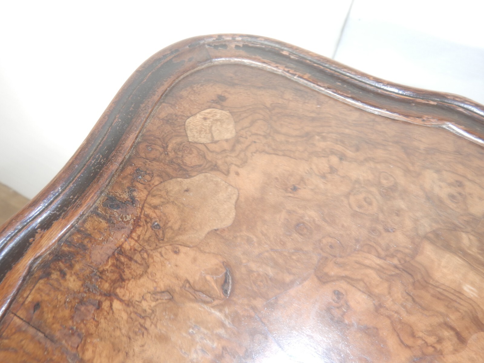Queen Anne style Oyster veneered top End Table Nightstand Stand Mahogany