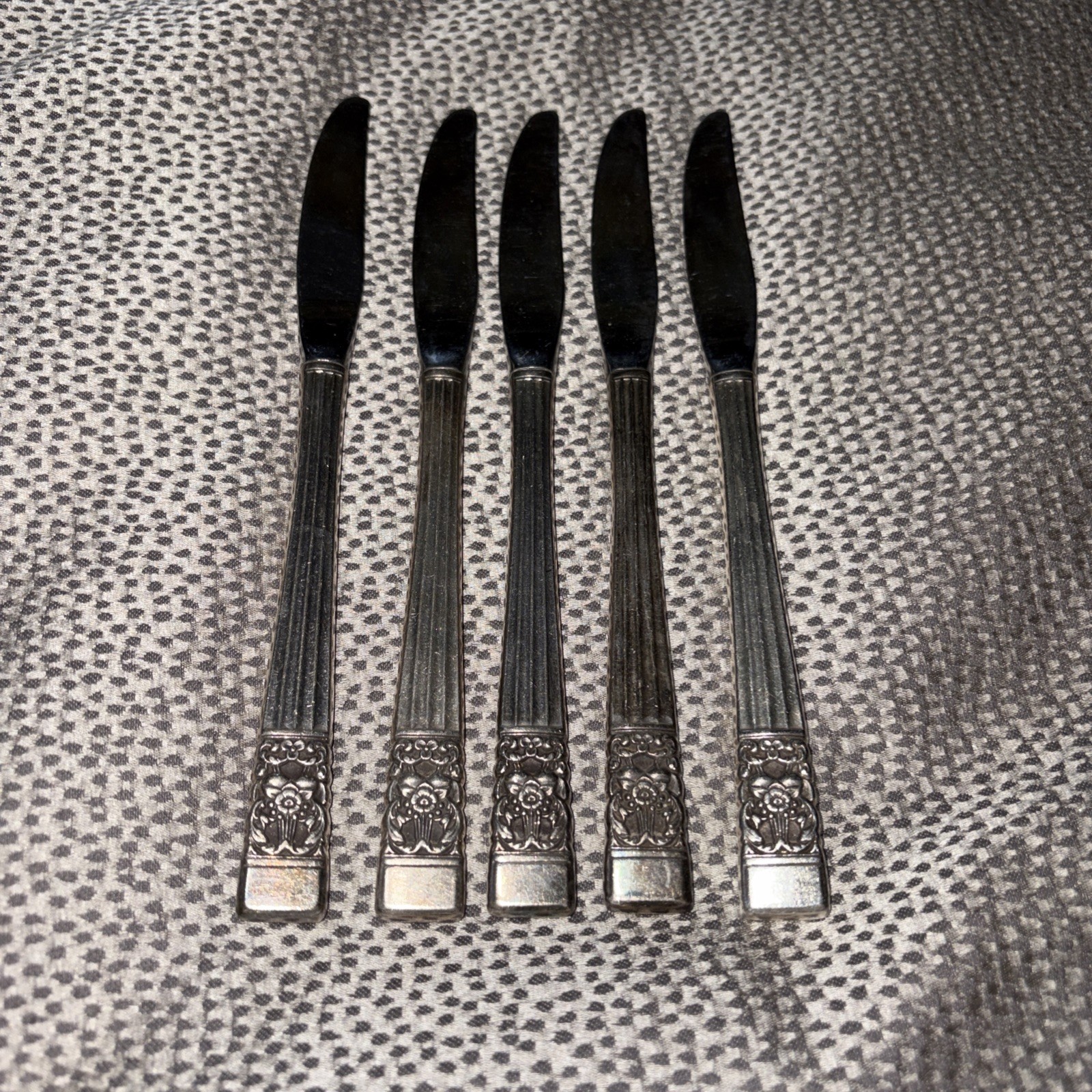 Coronation Pattern by Oneida Community SilverPlate Set of 5 Dinner Knifes 1930’s