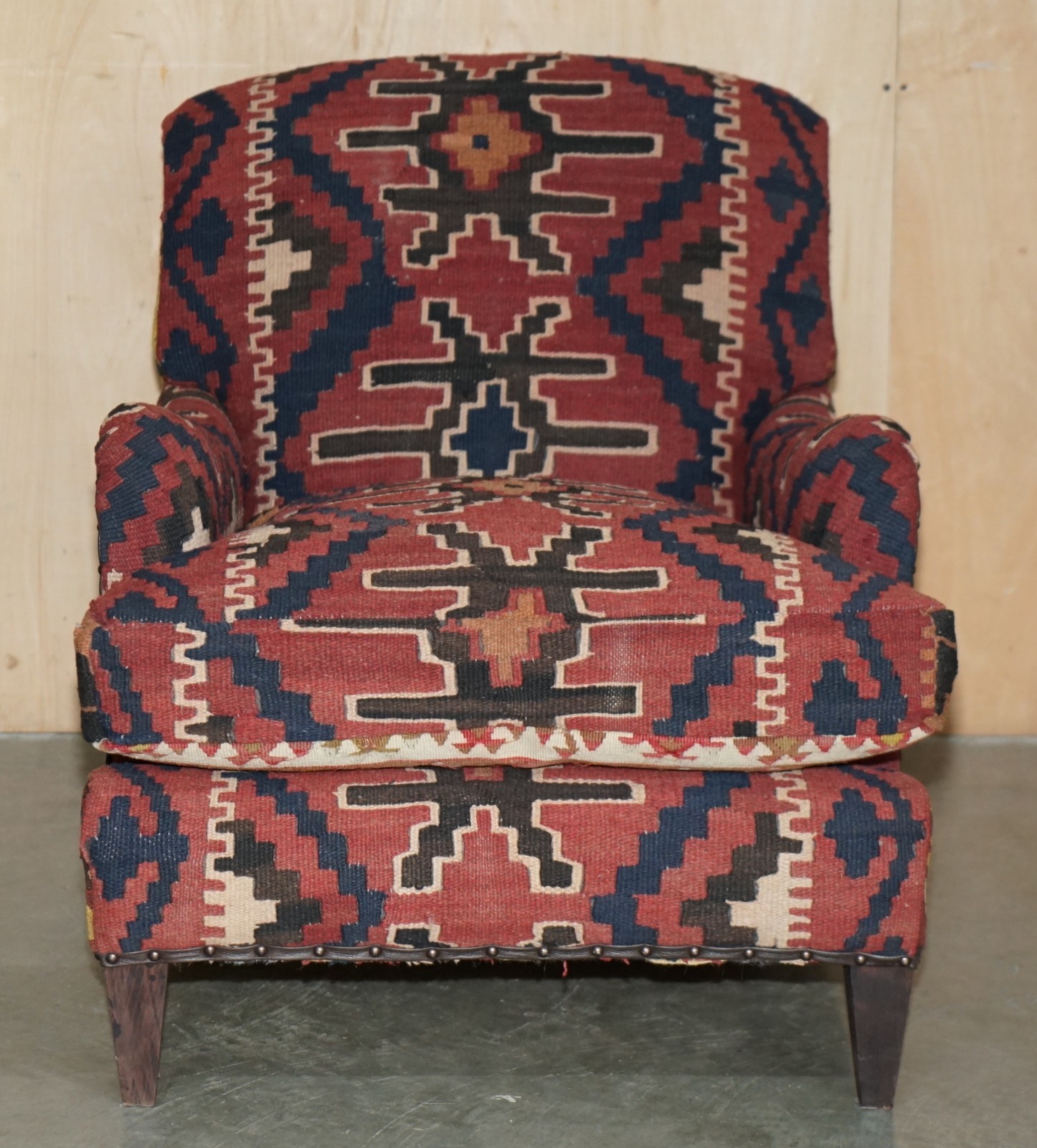 LOVELY GEORGE SMITH OF CHELSEA KILIM & DARK BROWN LEATHER HOWARD STYLE ARMCHAIR