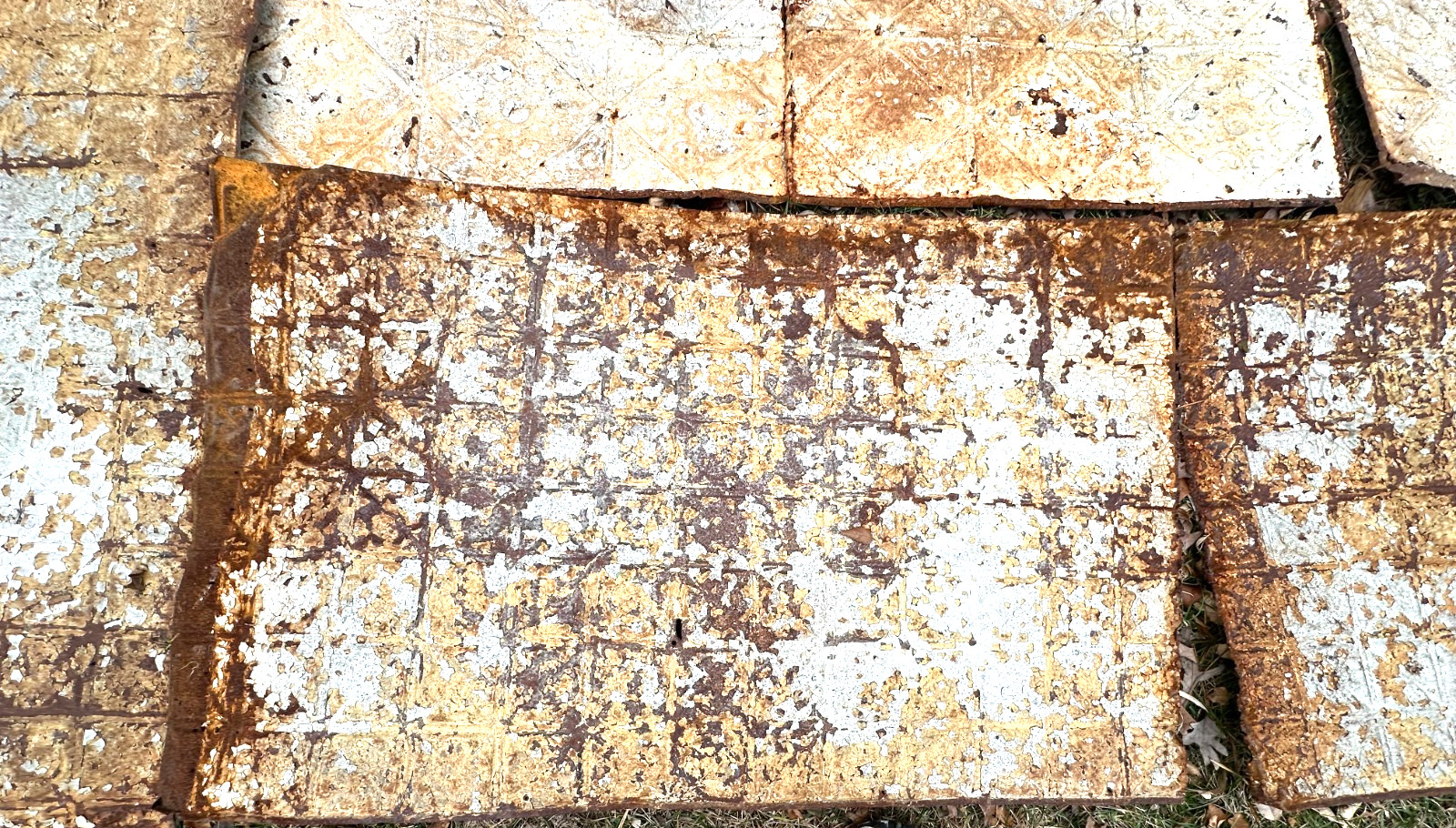 lot 40 ps, 24in X 24in Antique Ceiling Tiles Salvaged Tin/metal early 1900s