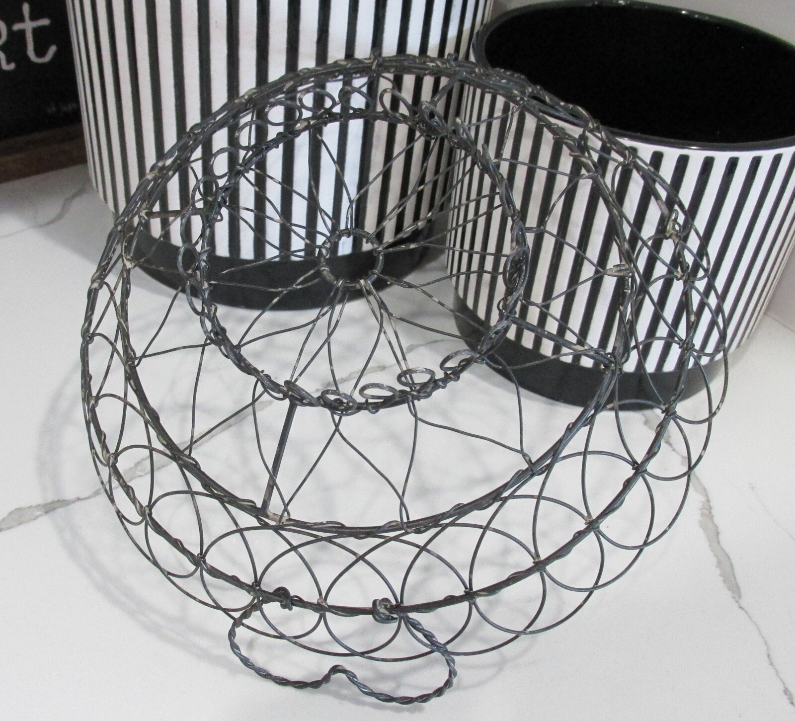 HEART Metal & Twisted Wire Egg/Fruit BASKET~Primitive~Country Farmhouse Decor