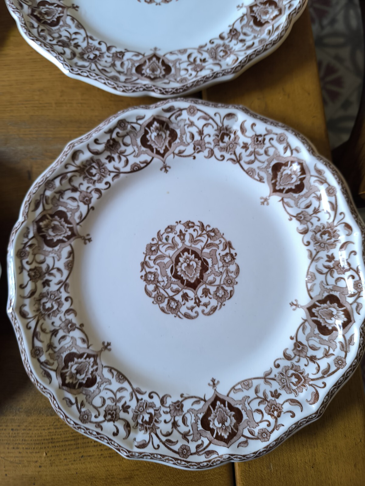 Beautiful Set Of 6 Flat Plates Faience De Gien Brown Floral Lambrequin