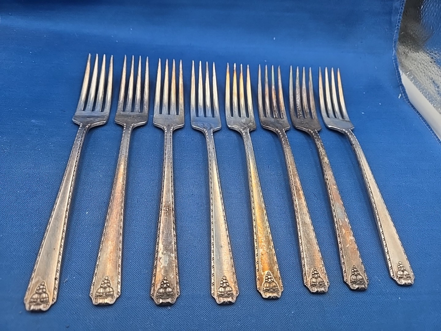 Lot of 8 Oneida Prestige Plate BORDEAUX Silverplate Dinner Forks 7 5/8″