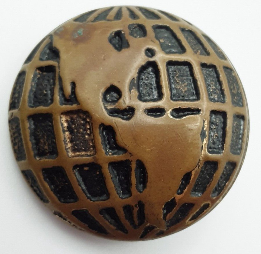 VICTORIAN NORTH & SOUTH AMERICA BRASS GLOBE PICTURE BUTTON METAL SHANK 1 5/8″