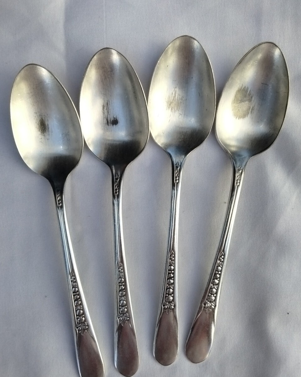 Priscilla-Lady Ann Silverplate Flatware WM Rogers Mfg Co 4 Teaspoons 6″