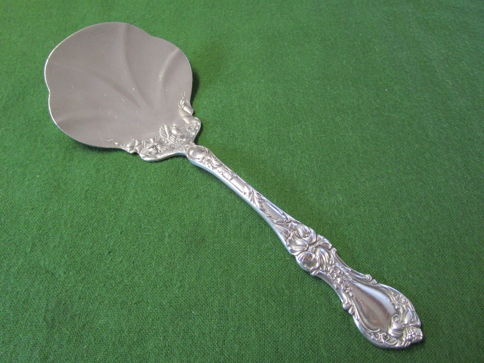 FLORAL Tomato Server Solid Blade 1902 Wallace Silverplate No Monograms TC