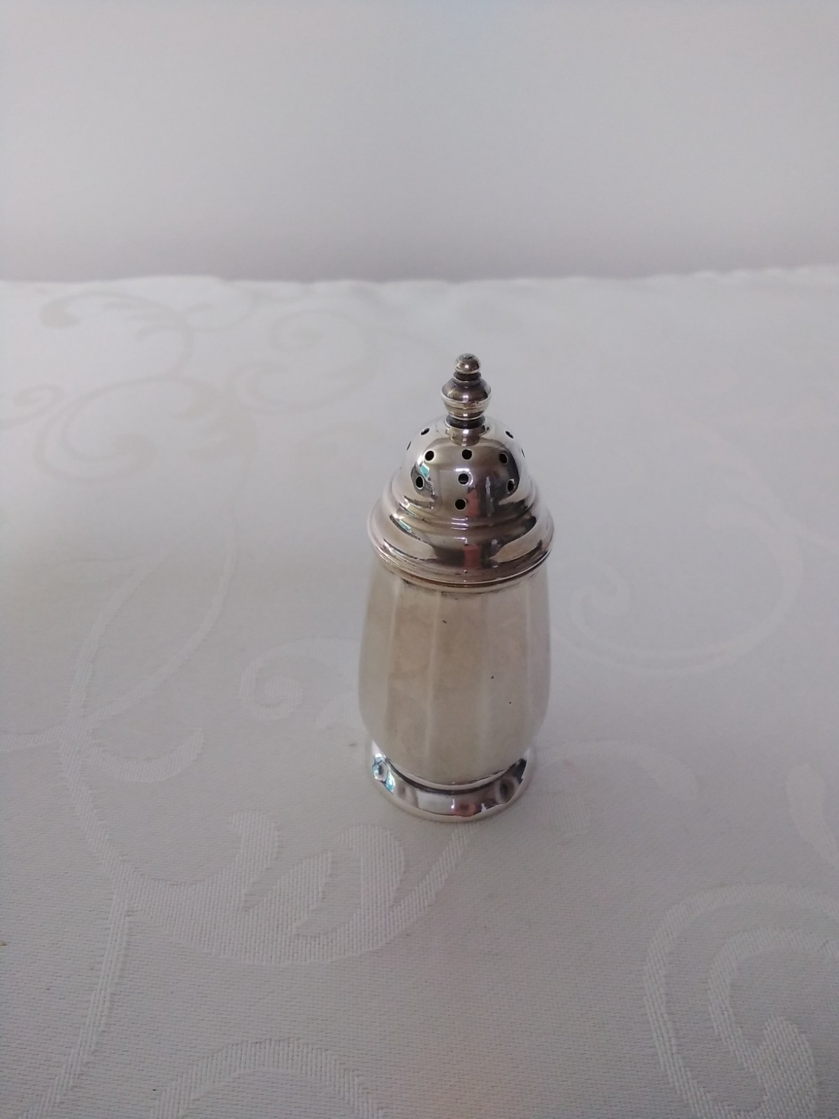 19.1g Selfridge & Co Ltd 1928 Birmingham Sterling Silver Pepperette