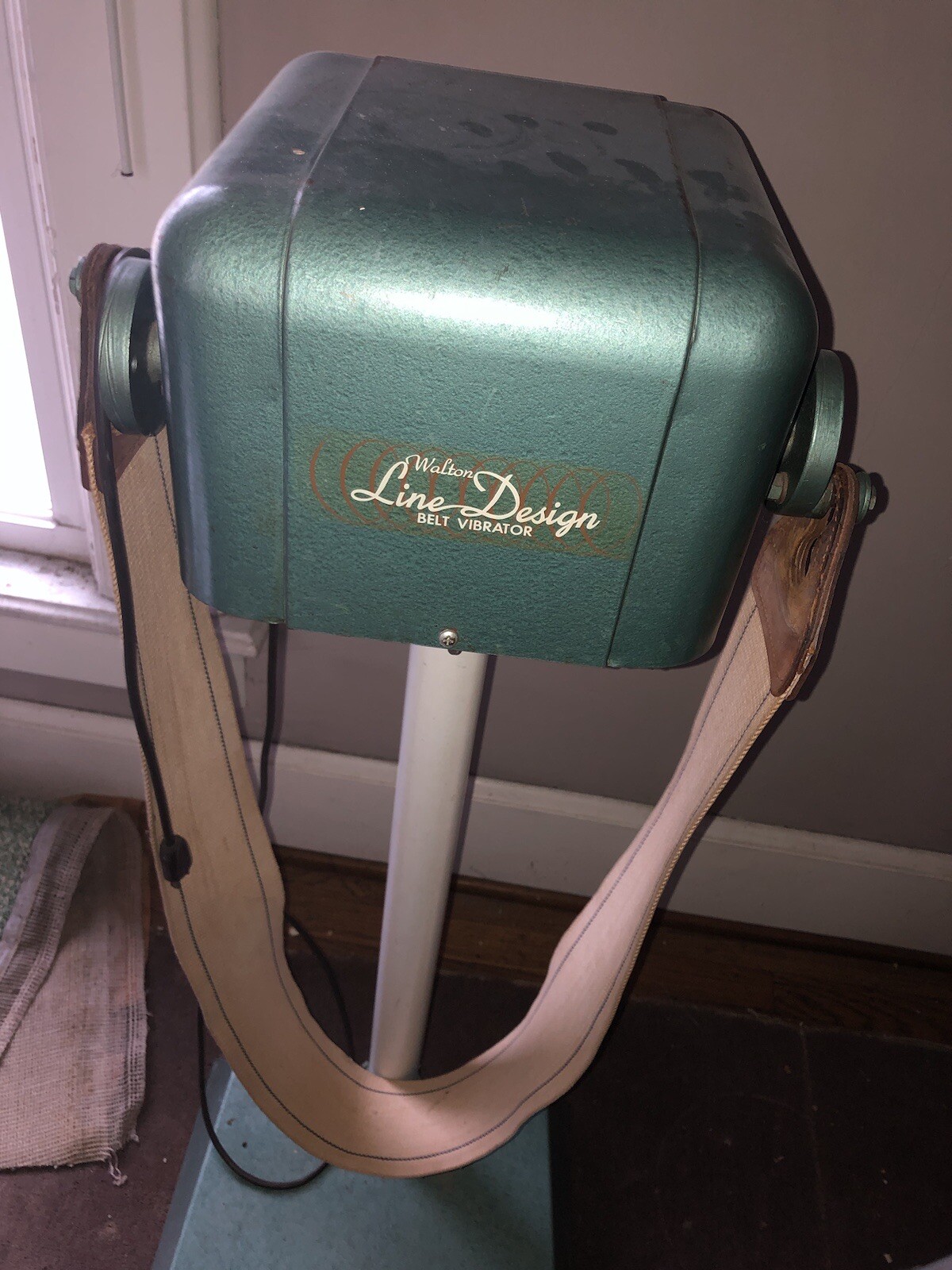 Walton Line Design Belt Vibrator