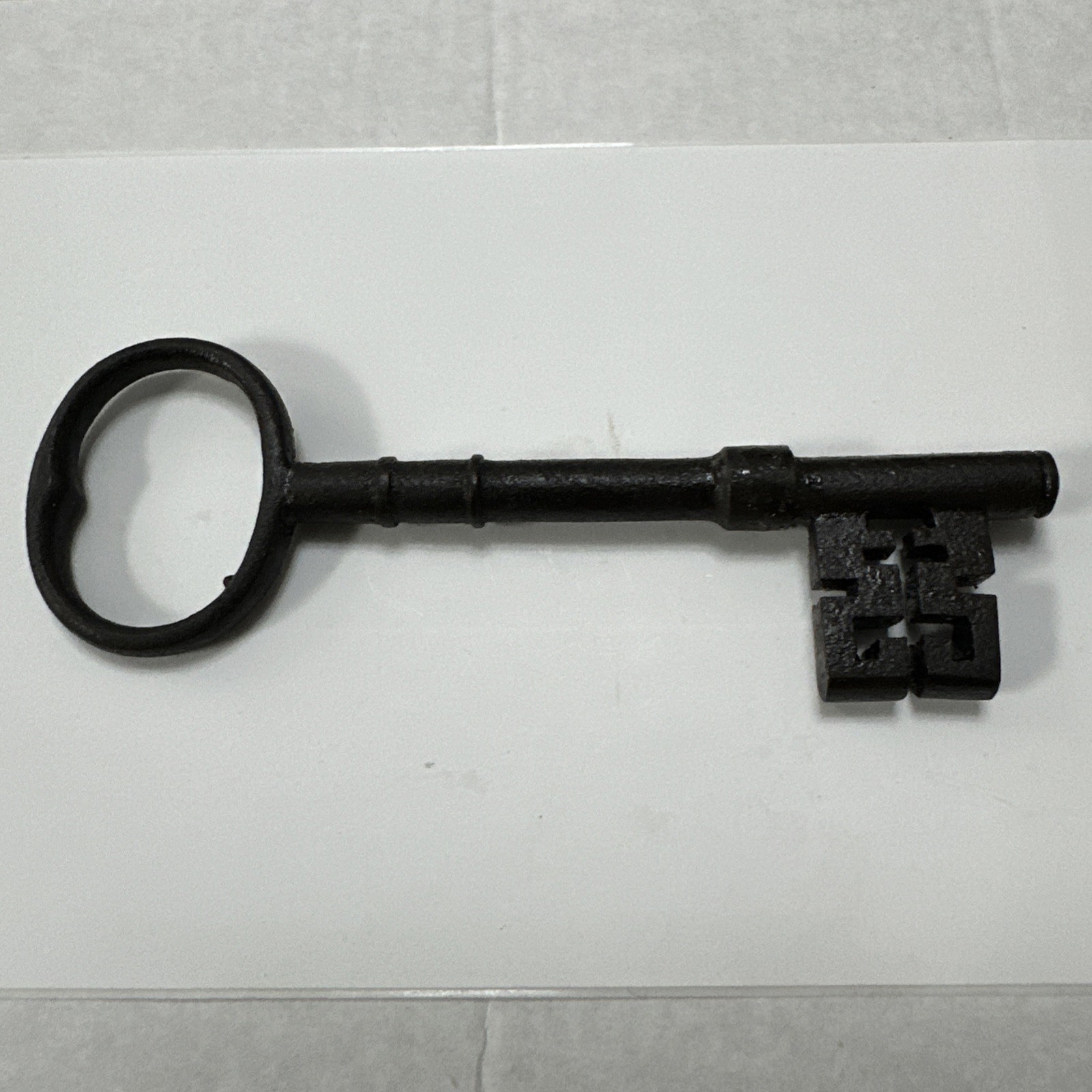 11cm VICTORIAN ANTIQUE FORGED METAL MASTER SKELETON KEY 1800s