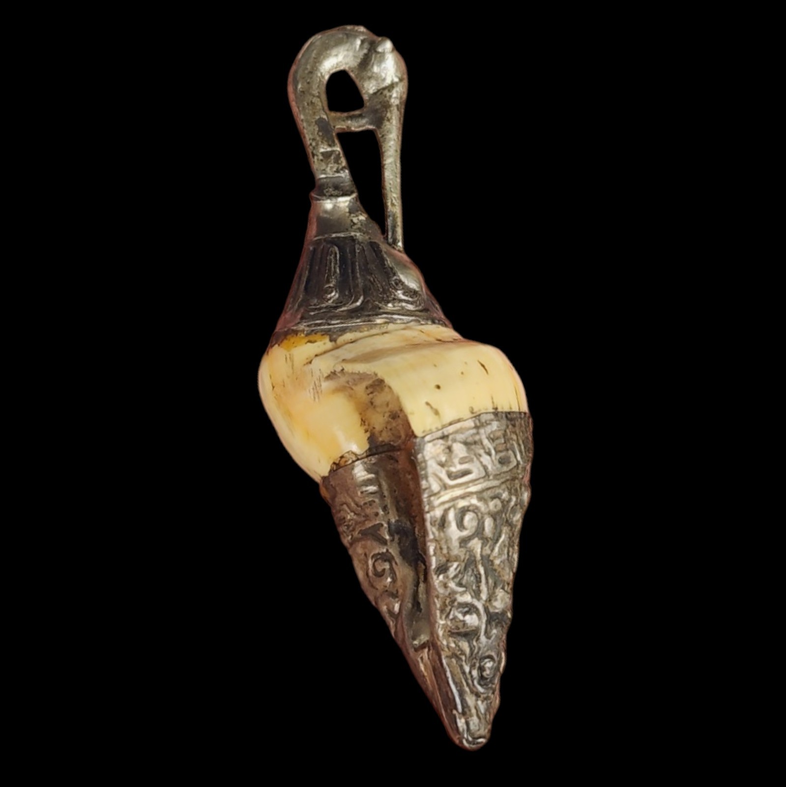 Tibetan Conch Shell Embossed Tribal Silver Bird Vintage Necklace Pendant