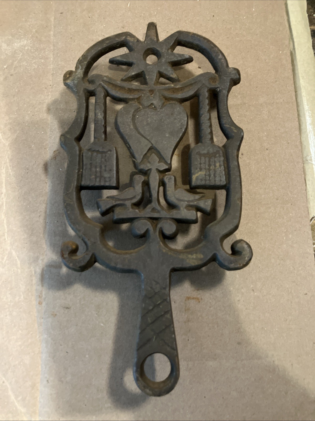 RARE! Antique Primitive original dumb dutch trivet lovebirds tulip cooking tool