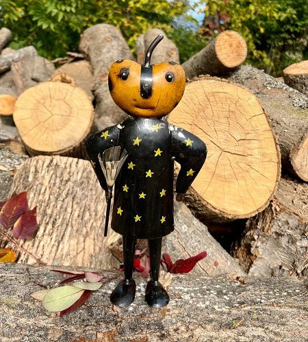 NEW Primitive HALLOWEEN HOCUS POCUS PUMPKIN GIRL RECYCLED METAL 12.75″Tx5.25″W
