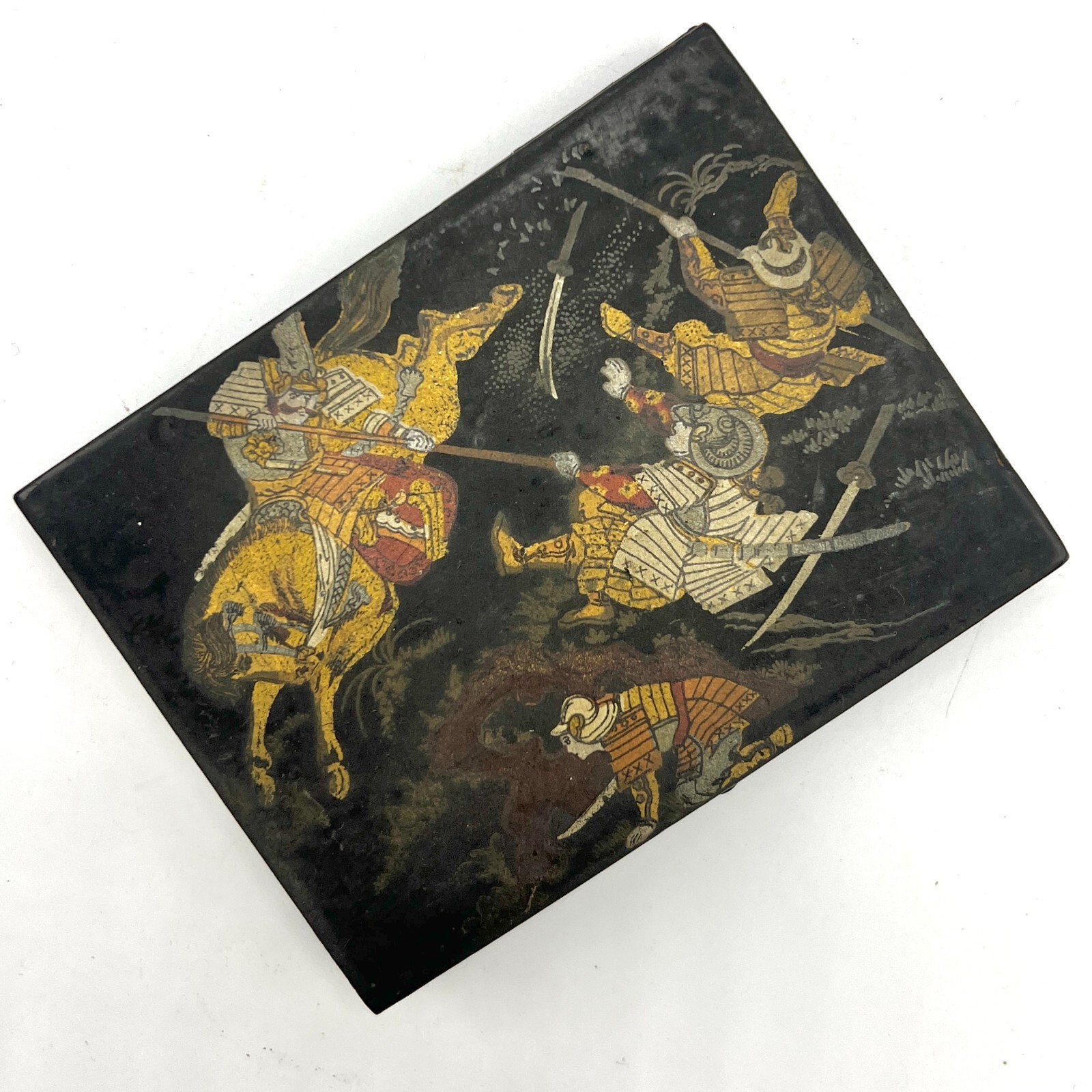 Antique Chinese Paper Mache Lacquer Sewing Jewelry Storage Box with Battle Scene