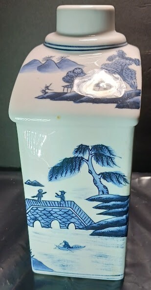 Beautiful Porcelain Vase Made Before The century 18 Very Rare Very Cheap 8”x5”