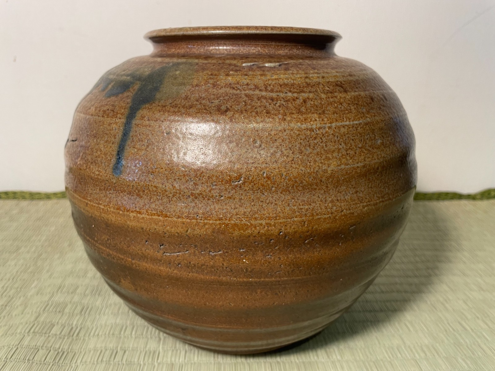 Japanese Shigaraki Ware Flower Vase – Wabi-Sabi Aesthetic – with Sign Wooden Box