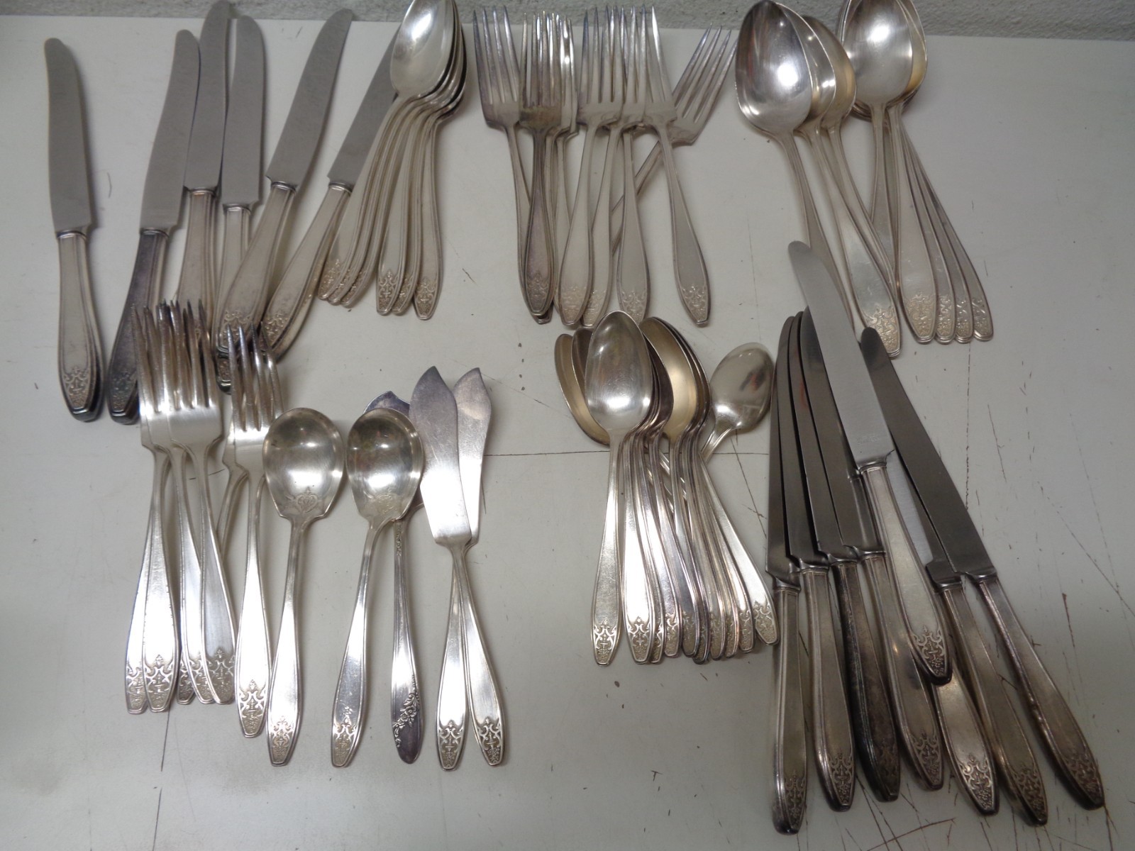 1847 ROGERS BROS IS SILVERPLATE FLATWARE SET AMBASSADOR 57 PIECES