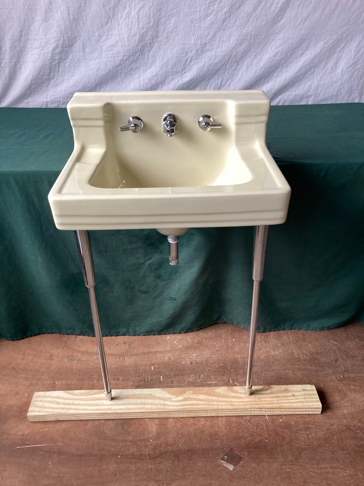Vtg Mid Century Pale Buttercream Yellow Wall Sink Chrome legs Standard 274-26E