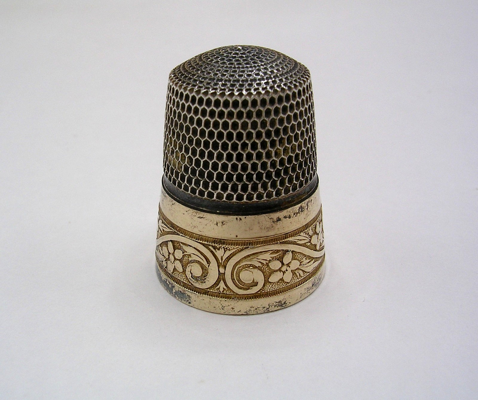 Antique Simons Bro. Gold Band Sterling Silver Thimble~Scrolls & Florals motif~#9