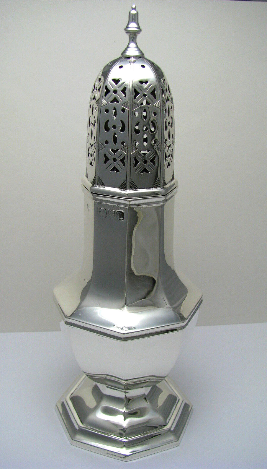 STERLING SILVER SUGAR CASTER MUFFINEER by Goldsmith & Silversmiths England c1907