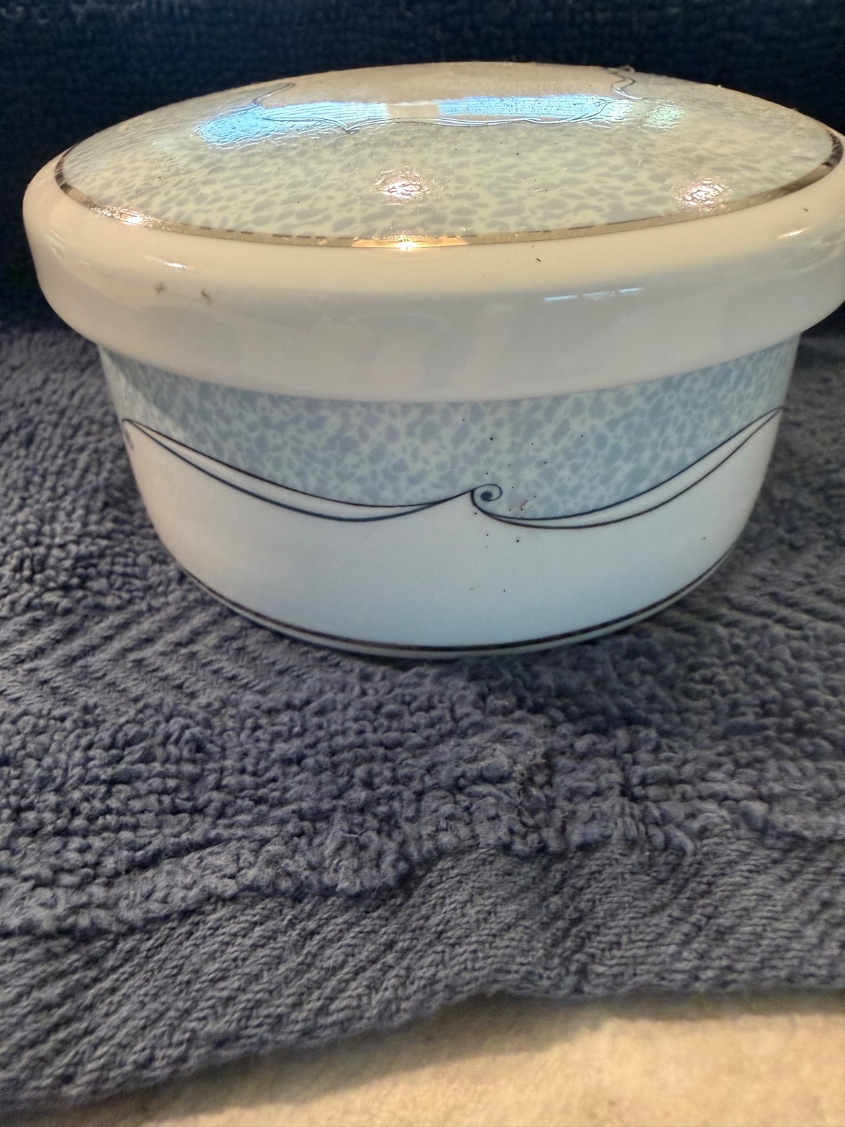 Wedgewood Venice Pattern Bone China Lidded Trinket Dish 4” Dia 2”
