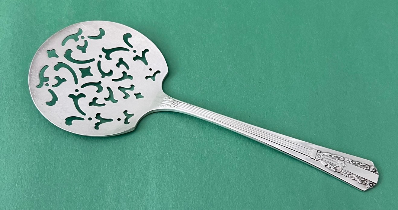 1938 ONEIDA Wm Rogers LIDO Silverplate Flatware 7 5/8″ PIERCED TOMATO SERVER