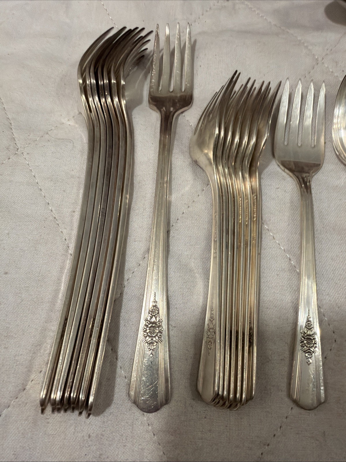 Wm Rogers Vintage DESIRE Silverplate Flatware Servce For Eight, 58 Piece Set
