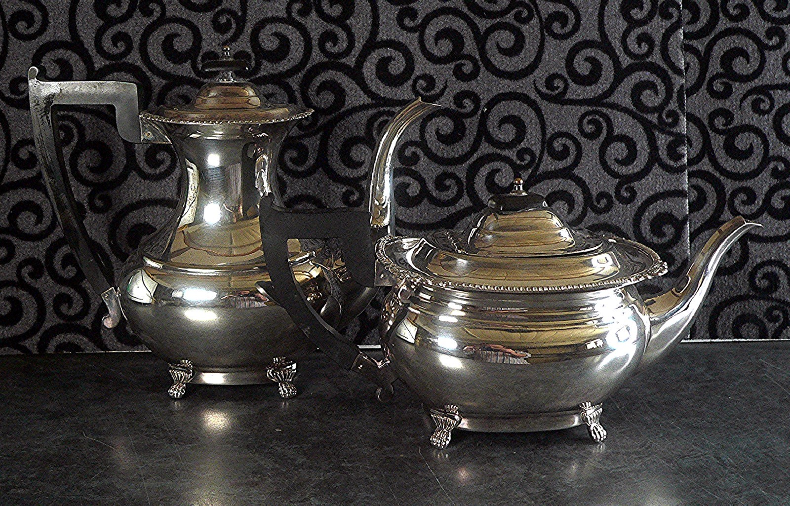 Pair of Art Deco Viners of Sheffield Silver Plate Coffee Pot & Teapot Polished