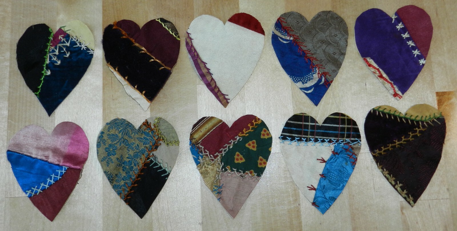 10 PRIMITIVE ANTIQUE VINTAGE CUTTER CRAZY QUILT FAT HEARTS! CRAFTS CQ22-08