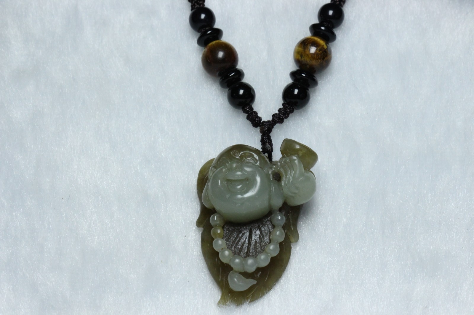 China Natural Hetian Jade Carved Leaves Maitreya Buddha Figurine Pendant