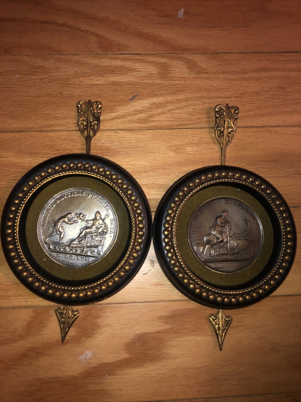 Antique Incolvmitas Pvblica Italian Large Bronze Medal 3″ D Wooden Frame 5″ D
