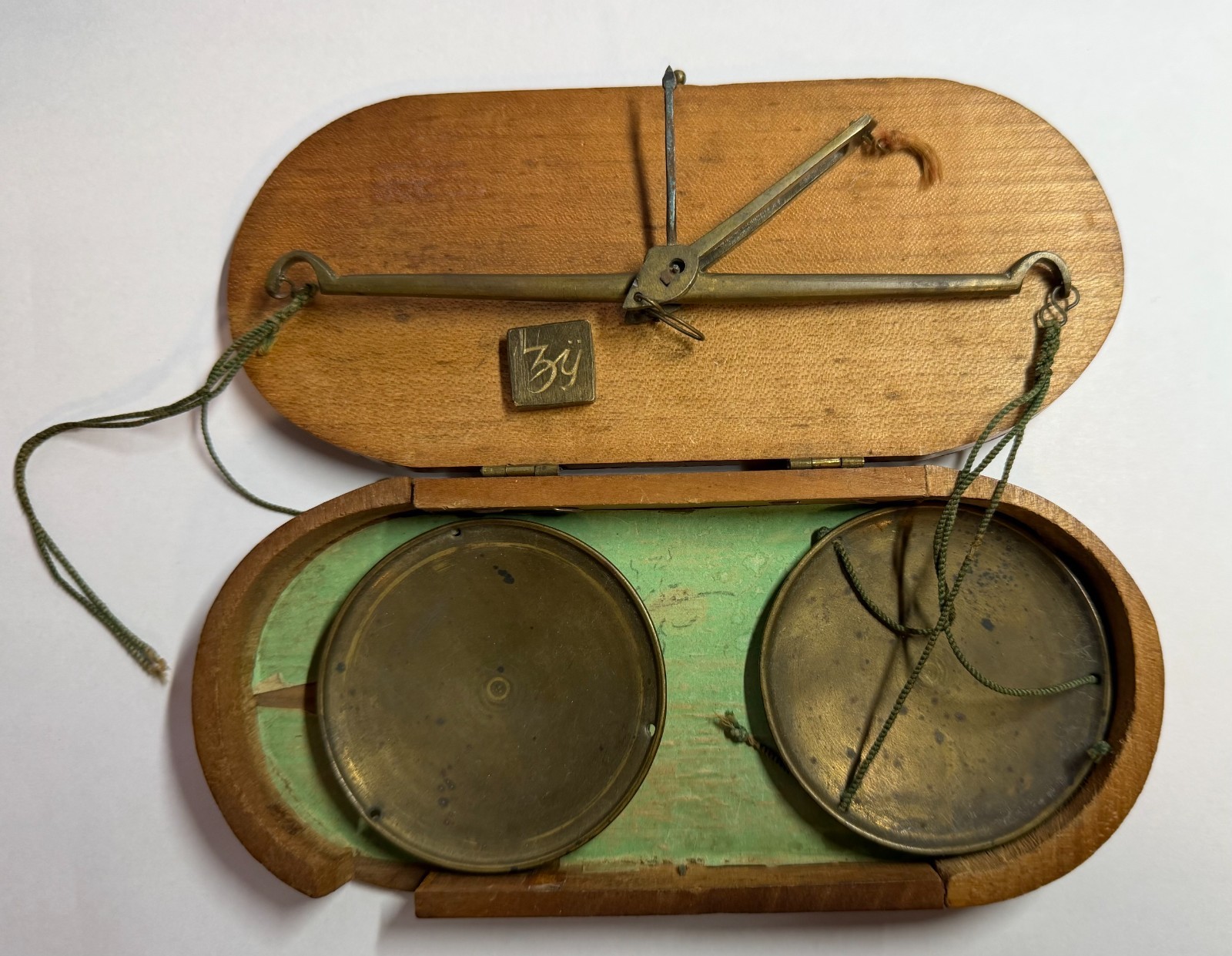 Antique Pocket Apothecary Chemist Jewelry Balance Scale Set